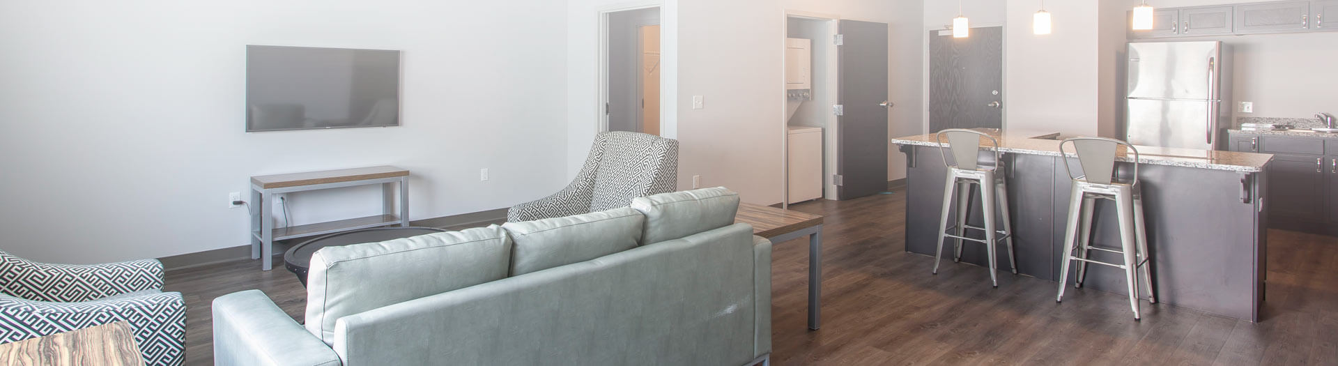 MadisonVue_apartment_student_housing_inpg_bkg_1920x525_web